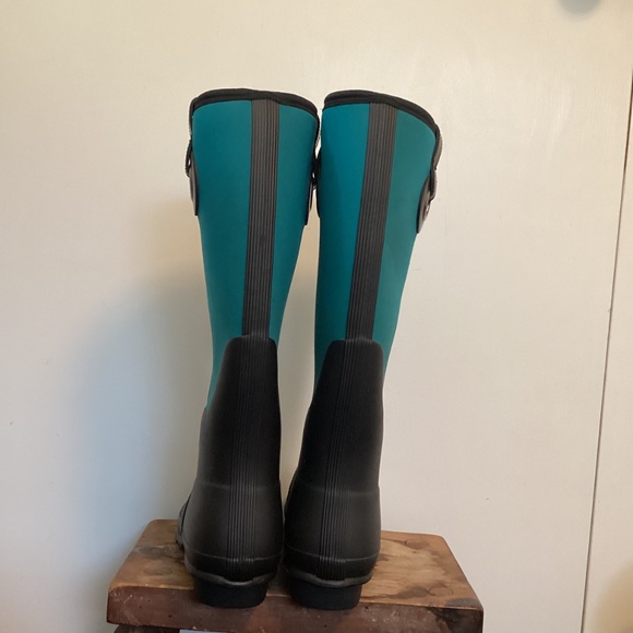 Hunter neoprene black and teal rain boots, size 9. Bonus fleece liners included! - Picture 5 of 9